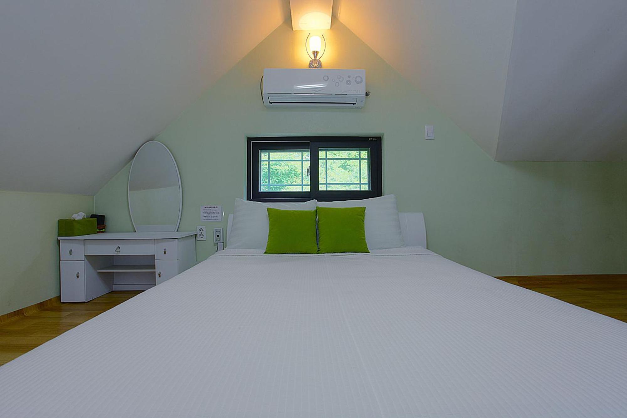 Forest Of Color Pension Hongcheon Εξωτερικό φωτογραφία