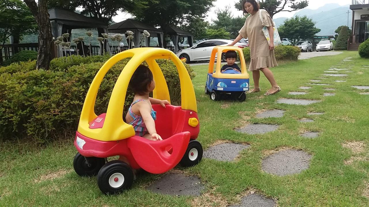 Forest Of Color Pension Hongcheon Εξωτερικό φωτογραφία